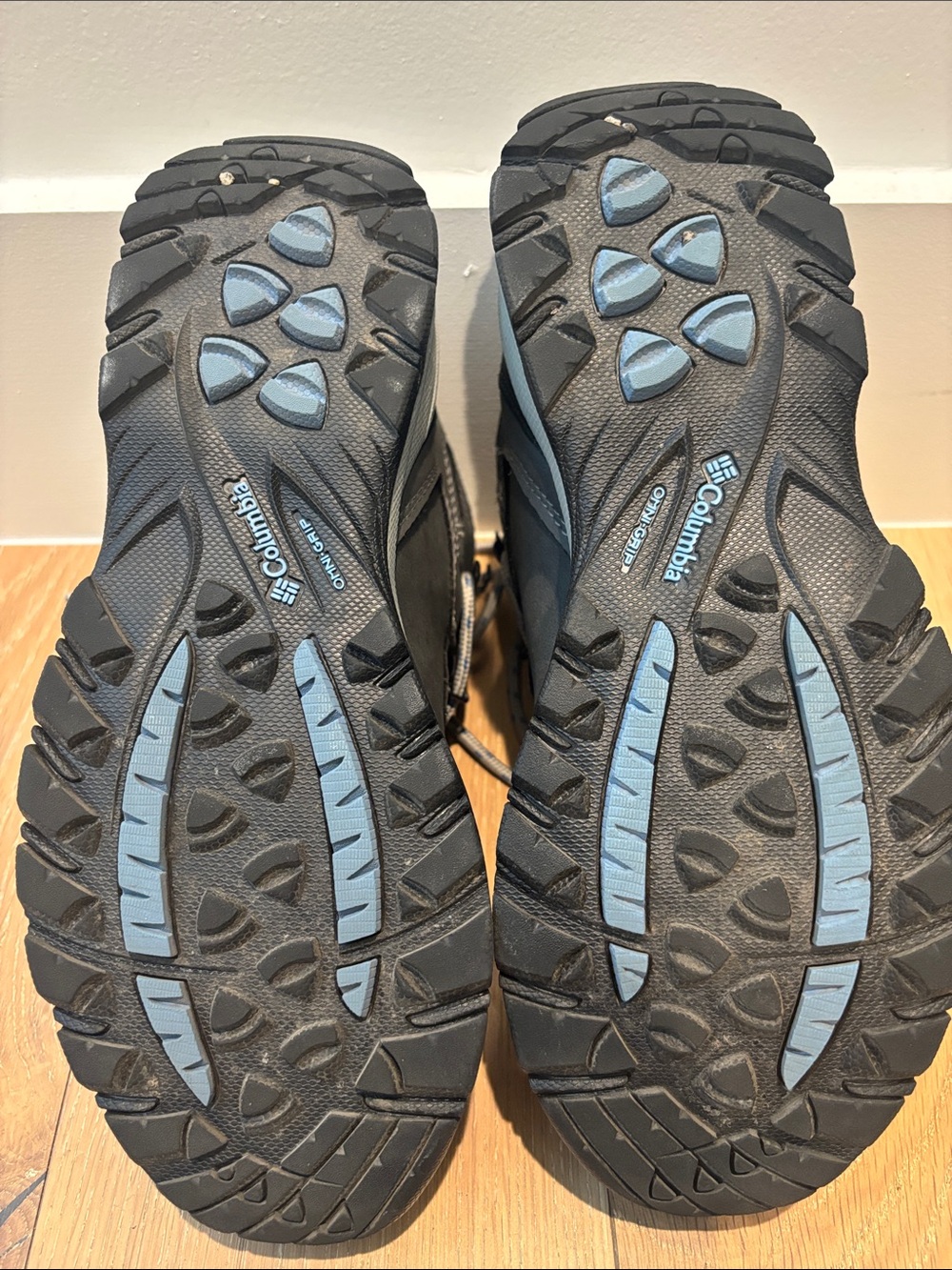 Columbia Newton Ridge Hiking Boots / 8.5 - Picture 4 of 5